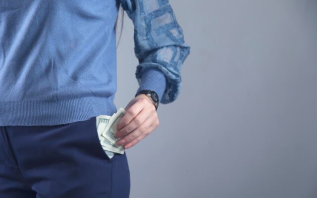 자기도 모른 채 가난해지고 있는 사람들의 특징 4가지