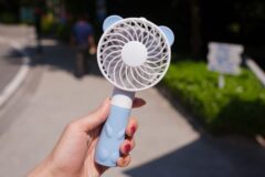 손풍기 충전할 때 ”이 실수” 하면 배터리 수명 반토막납니다! 외출 전에 꼭 확인하세요