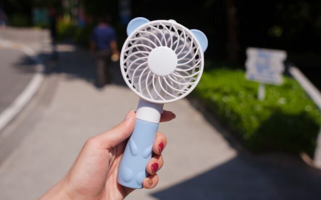 손풍기 충전할 때 ”이 실수” 하면 배터리 수명 반토막납니다! 외출 전에 꼭 확인하세요
