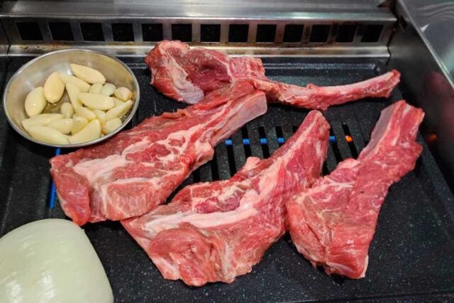 특유의 풍미와 담백한 육질이 매력적인 전국 양고기 맛집 BEST 5