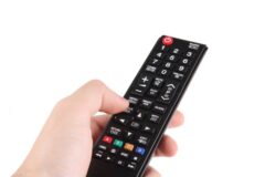 TV 리모컨에 세균 가장 많습니다! “이렇게” 닦아보세요