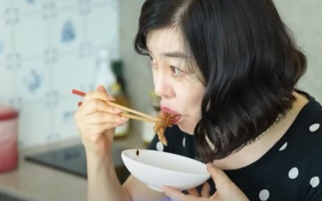 밥 먹고 나서 절대 ”이 동작” 하지 마세요, 소화에 치명적입니다!