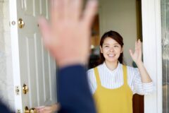 “인사를 할 때” 이런 반응인 사람은 반드시 걸러내세요
