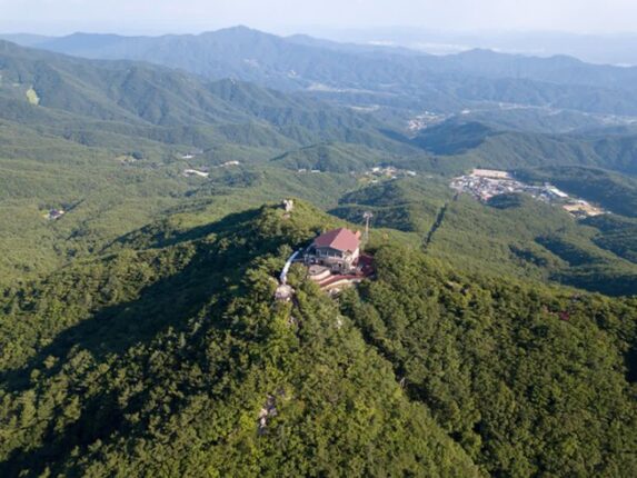 대구 가볼 만한 곳, 팔공산의 웅장함과 도심의 활기를 담은 여정