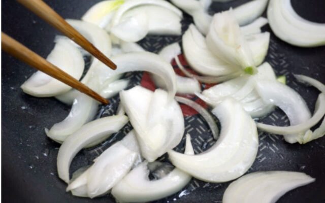 ‘혈관 청소부’ 양파, 이렇게 조리해야 효과가 두 배 올라갑니다!
