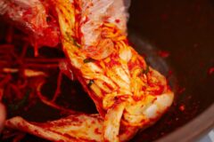 김치 만들 때 “이것 섞으면” 발효 효과가 3배 좋아집니다!