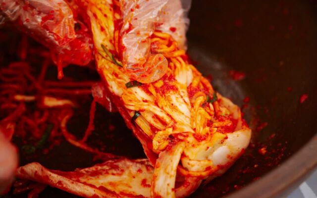 김치 만들 때 “이것 섞으면” 발효 효과가 3배 좋아집니다!