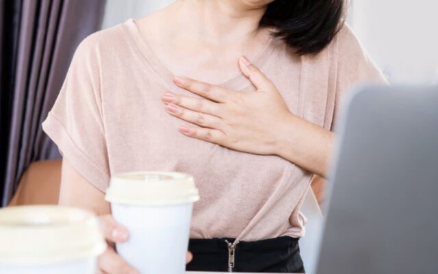 커피, 아침에 “이렇게 마시면” 심장이 무너집니다!
