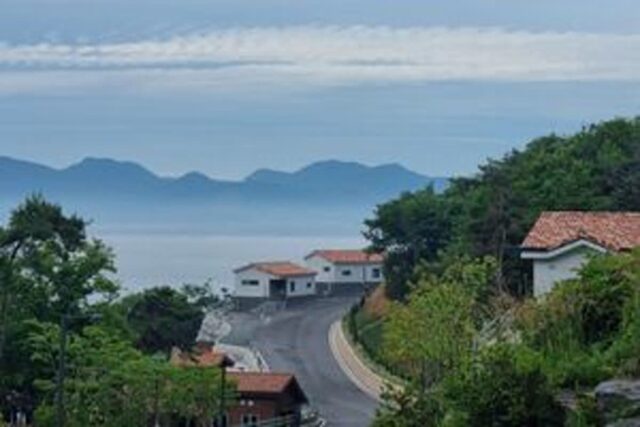 오션뷰 국립자연휴양림 ‘4선’ 숙소에서 바다가 보이는 마을