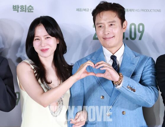 [#숏] 현실 부부 뺨치네, 이병헌의 놀림에 뒤로 넘어가는 손예진 포착!