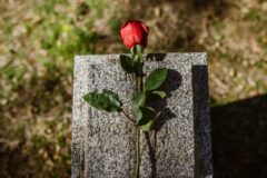 장례식에 친구가 가득한 사람들의 생전 공통점 4가지