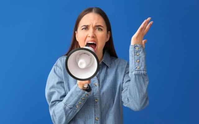 어딜가도 욕 먹는, 못 배운 사람이 자주 하는 행동 3가지!