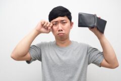 돈이 없는 게 들통나는 행동 4가지