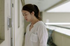 돈 때문에 힘든 집안에서 자란 사람들의 공통 습관 4가지