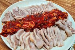 바다의 신선함과 육즙 가득한 고기가 만나는 굴보쌈 맛집 5곳