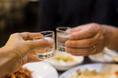 “술자리에서” 잘 배운 사람인지 3초만에 알아보는 방법 4가지