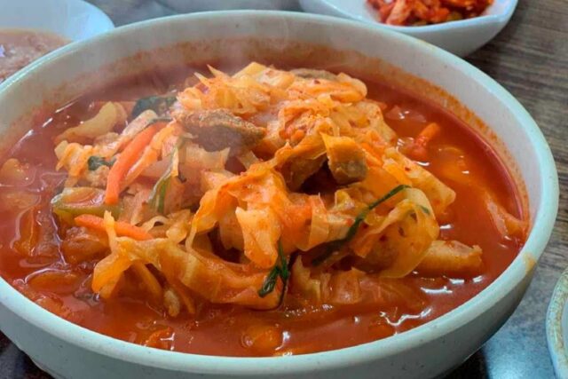 시원한 국물과 얼큰한 매력이 가득한 전국 매운탕 맛집 5곳