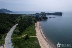 변산반도 가볼만한곳, 자연이 빚어낸 지질 유산과 미식의 조화