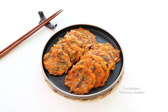 바삭한 김치전 옥상 부추 넣고 김치부침개 부추김치전 레시피