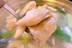 따끈한 국물과 푸짐한 한 끼가 매력적인 서울 닭한마리 맛집 5곳
