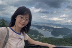 ‘런닝맨’ 떠나 ‘배우의 얼굴’로 돌아온 그녀의 꾸밈없는 여행룩