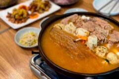 푸짐한 돼지고기와 깊은 양념 맛이 일품인 김치찜 맛집 5곳