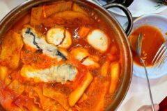 테이블 위에서 바로 끓여 먹는 재미가 있는 즉석떡볶이 맛집 5곳
