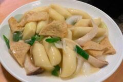 매콤달콤한 소스와 쫄깃한 떡이 어우러진 떡볶이 맛집 5곳