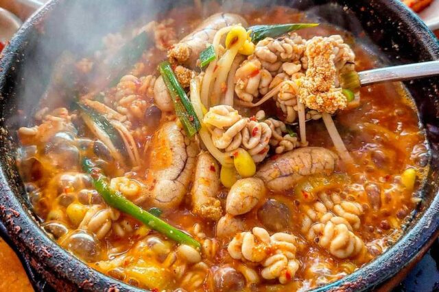 겨울철 별미로 손꼽히는 바다의 진한 맛, 알찜 맛집 5곳