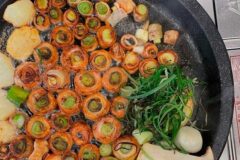 쫄깃한 식감과 고소한 풍미로 미식가들의 사랑을 받는 막창 맛집 5곳