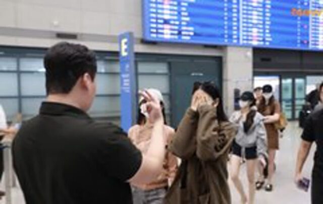 입국하자마자 우는 안유진 레이