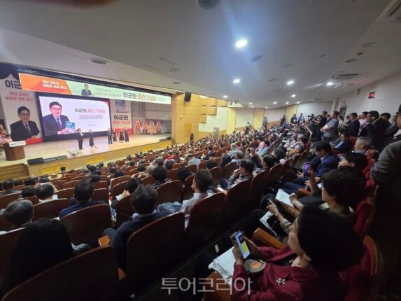 “소년 노동자에서 KAIST 교수를 넘어”… 이군현 전 의원 자서전 출판