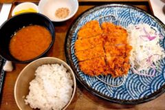 겉바속촉 풍미가 살아있는 정통 별미, 돈까스 맛집 5곳