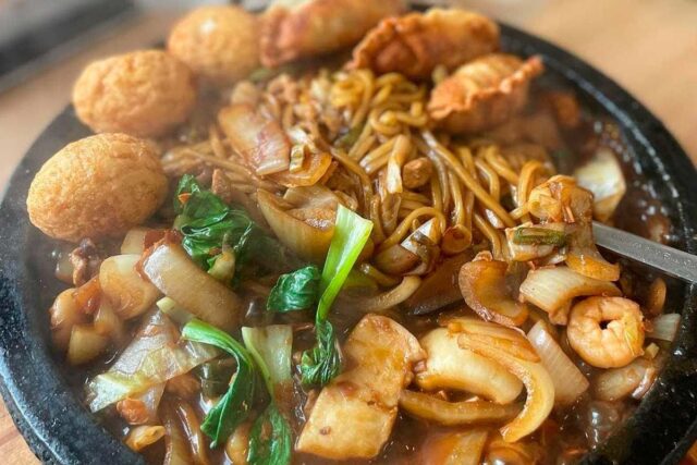 달콤짭조름한 소스와 쫄깃한 면발의 조화가 매력적인 짜장면 맛집 5곳