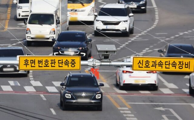 “얌체 운전” 후면 단속 카메라 때문에 과속 운전자들 이미 다 걸렸다는 ‘이것’