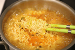 명절 끝난 이후 직장인들이 점심때 많이 선택하는 메뉴