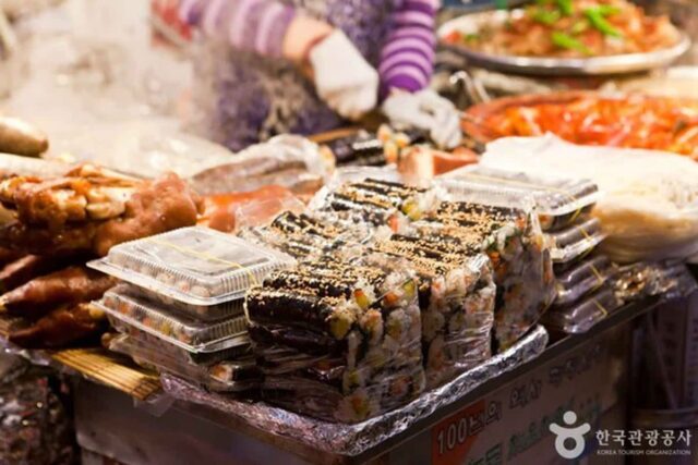 광장시장의 활기, 미식과 예술의 향연, 서울의 가볼만한 하루
