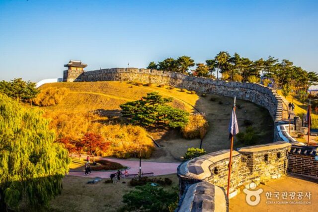 화성의 품격과 만석공원의 고요함, 수원에서 만나는 역사와 미식