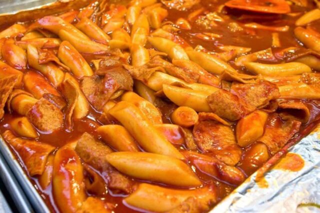 신당동에 명동까지, 서울의 다채로운 “떡볶이 맛집” 탐방