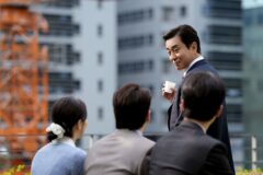 서울 자가에 대기업 다니는 김 부장된 류승룡, 어떤 모습일까?