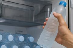 “모르면 세균 마십니다…” 생수 보관법, 핵심만 알아 두세요