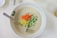 건강식이라 믿었죠? 이 음식 한 그릇이 지방 폭탄입니다