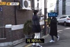 싱글벙글 팬이 신기한 연예인