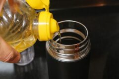 “잘못하면 세균 물 마십니다…” 퀴퀴한 텀블러 냄새, 어떻게 제거하면 좋을까?