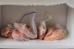 “15분만에 새 냉장고 됩니다…” 초간단 냉동실 냄새 제거하는 방법