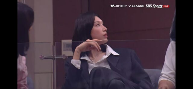 권력이 느껴지는 김연경 은퇴식 수트 착장