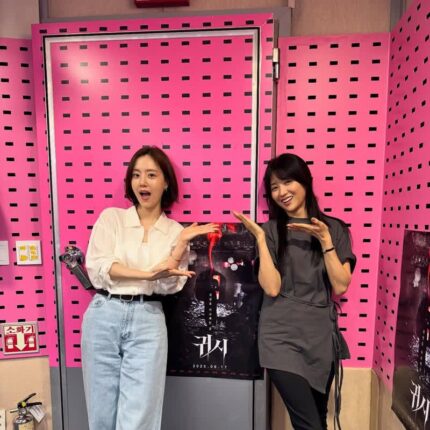 한복 여신 문채원, 40살의 반전…흰 셔츠+청바지 핏이 이 정도