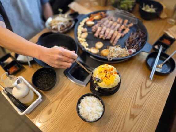 다 구워주는 구디삼겹살, 월화식당