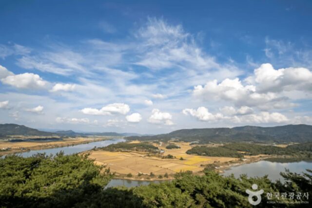 상주의 가을 서정, 굽이치는 산맥과 북천이 흐르는 풍경