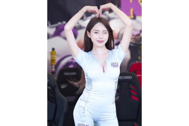 [NF포토] 엘라, ‘현대 N 페스티벌’ sonic 부스서 밝힌 사랑 가득 두 번째 포즈